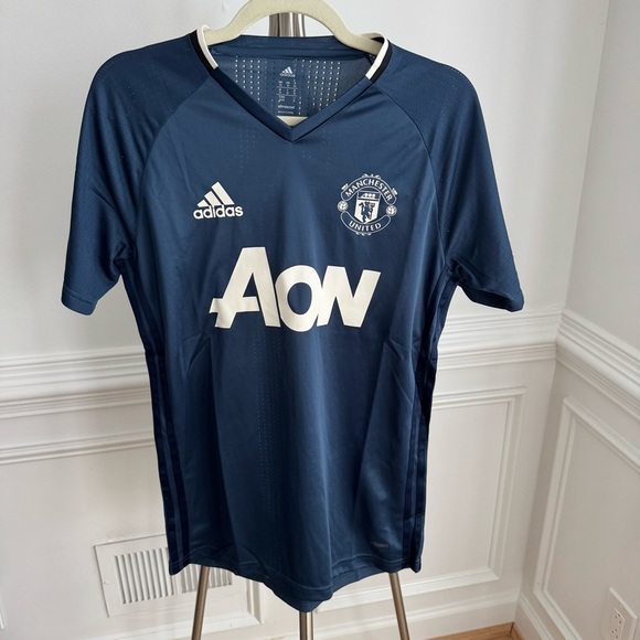 NWT Adidas Manchester United Navy Blue Training Jersey Size Medium - Picture 1 of 7